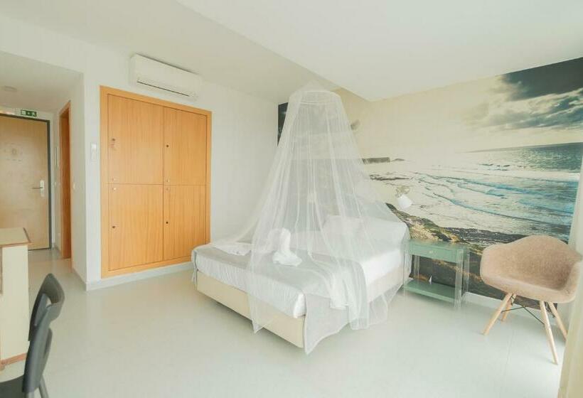 غرفة ديلوكس مطلّة علي البحر, Hi Arrifana Destination Hostel