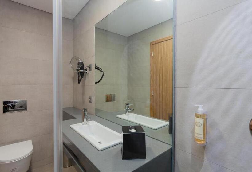 اتاق لوکس با چشم‌انداز, Hostel Da Praça