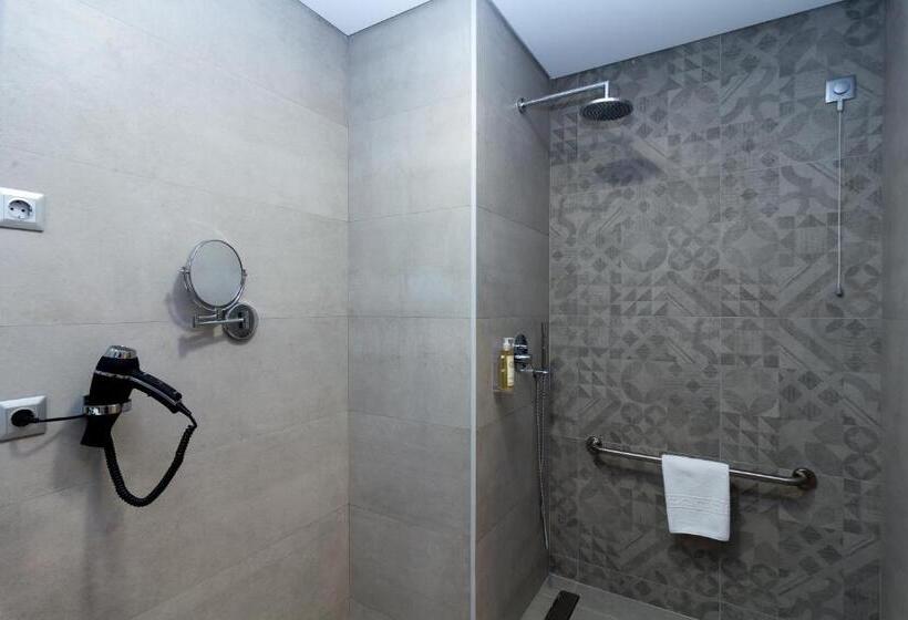 اتاق لوکس با چشم‌انداز, Hostel Da Praça