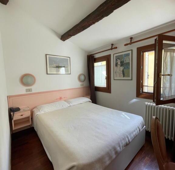 اتاق اکونومی, Ai Do Mori