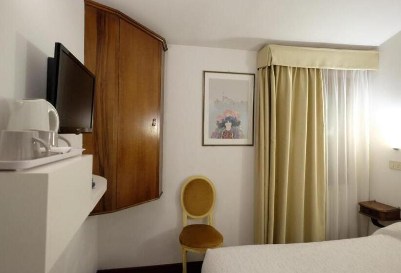 اتاق اکونومی, Ai Do Mori