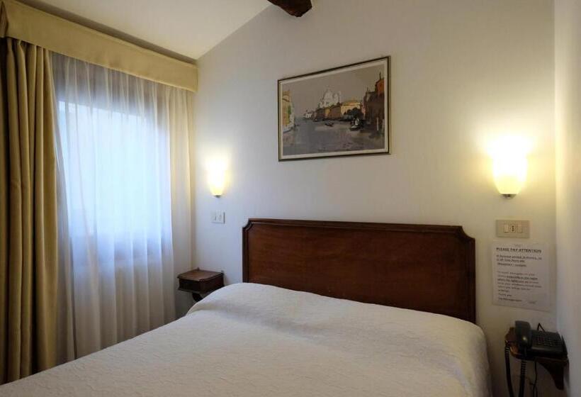 اتاق اکونومی, Ai Do Mori