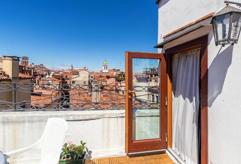 اتاق سوپریور, Ai Do Mori