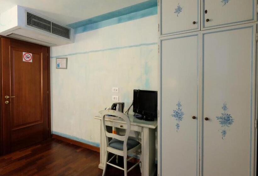 اتاق خانوادگی, Ai Do Mori