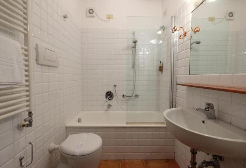 اتاق استاندارد سه نفره, Ai Do Mori