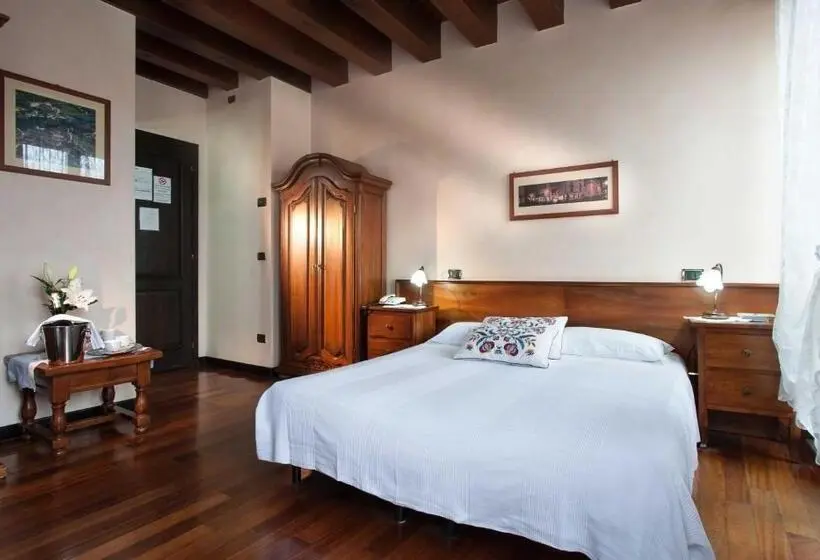 اتاق استاندارد با تخت بزرگ, Al Castello