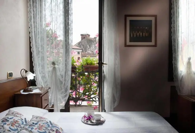 اتاق استاندارد با تخت بزرگ, Al Castello