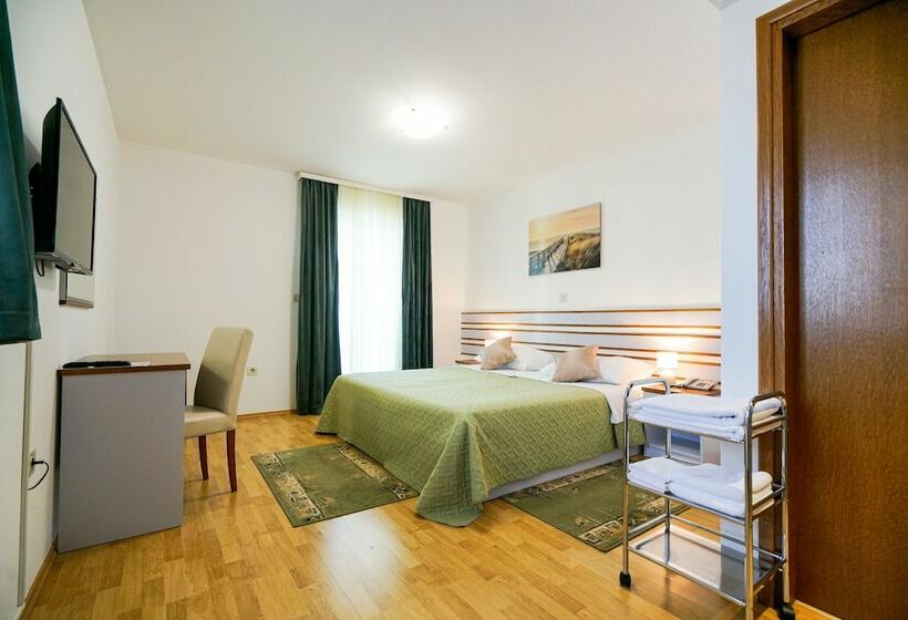 غرفة قياسية مطلّة علي البحر مزوَّدة بشُرفة, Belvedere