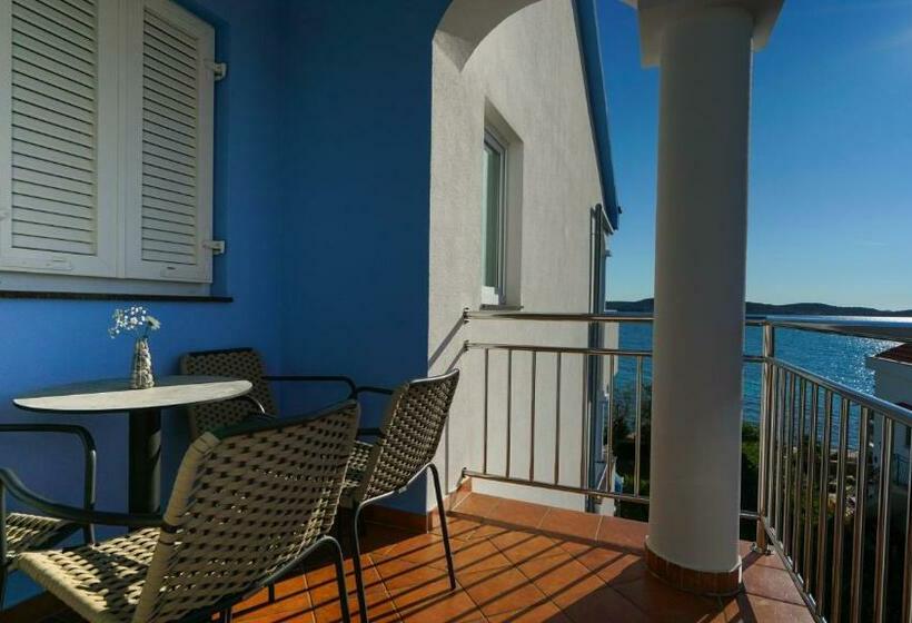 غرفة قياسية ثلاثية مزودة بشرفة, Belvedere