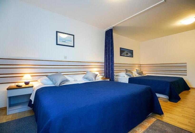 غرفة عائلية ذات إطلالة جانبية على البحر, Belvedere