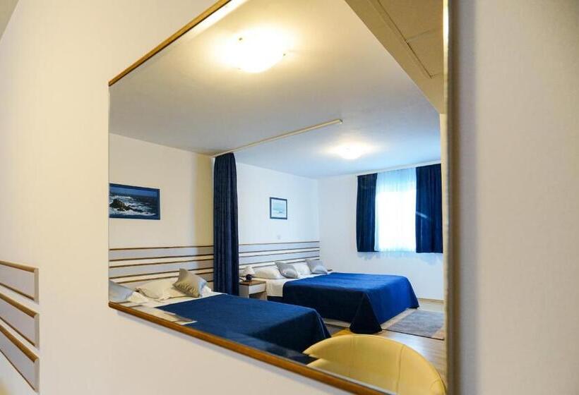 غرفة عائلية ذات إطلالة جانبية على البحر, Belvedere