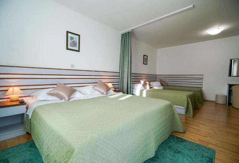 غرفة عائلية ذات إطلالة جانبية على البحر, Belvedere