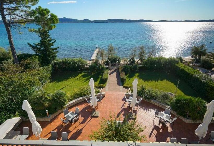 غرفة قياسية مطلّة علي البحر مزوَّدة بشُرفة, Belvedere