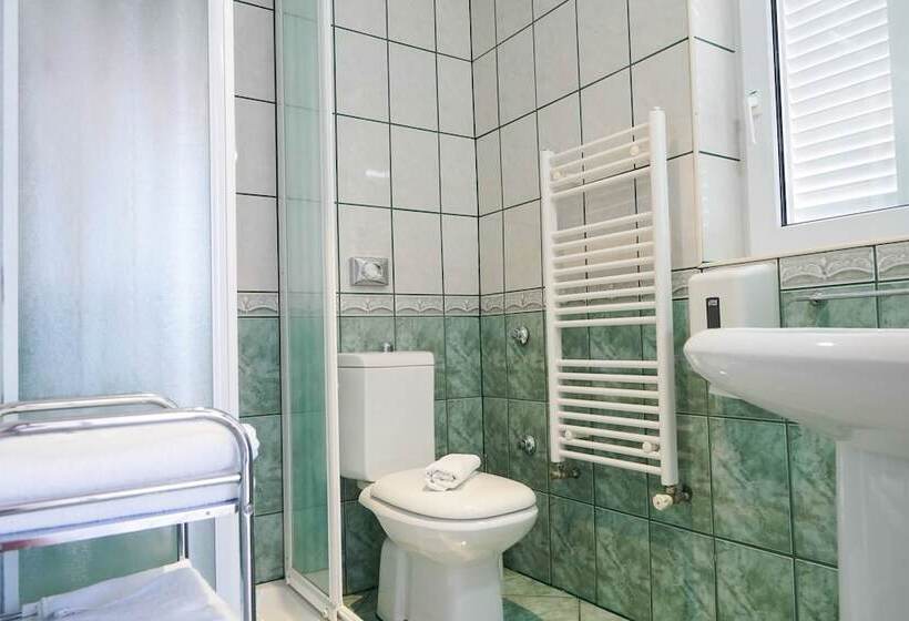 غرفة قياسية مزوَّدة بشُرفة, Belvedere