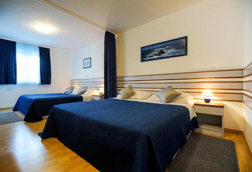 غرفة عائلية ذات إطلالة جانبية على البحر, Belvedere