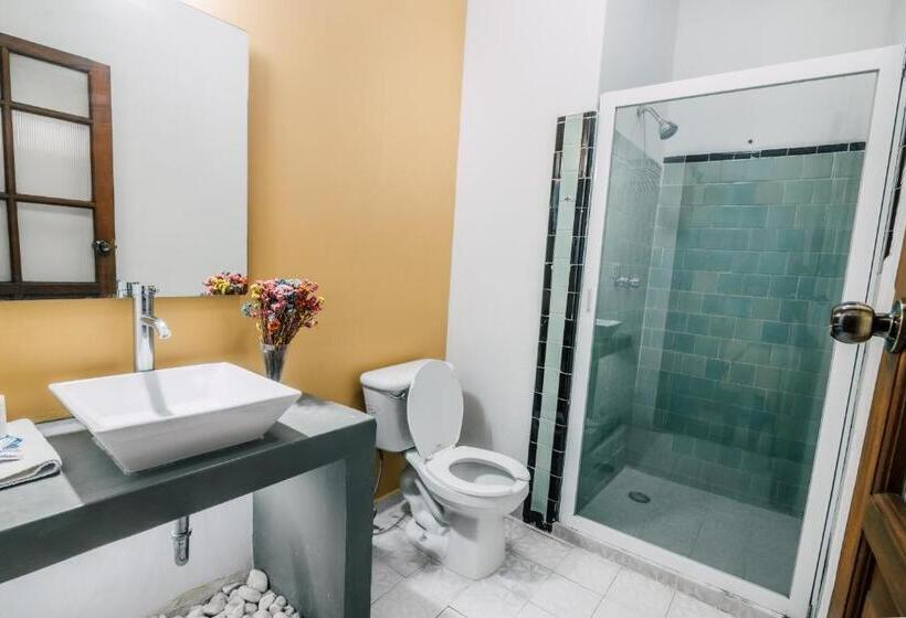 اتاق استاندارد چهار تخته, Casa Veeyuu