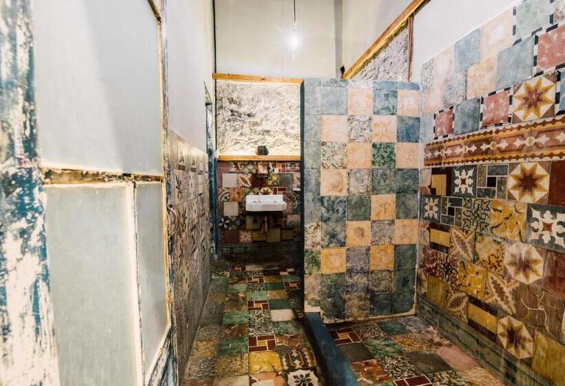 اتاق استاندارد با سرویس بهداشتی مشترک, Casa Veeyuu