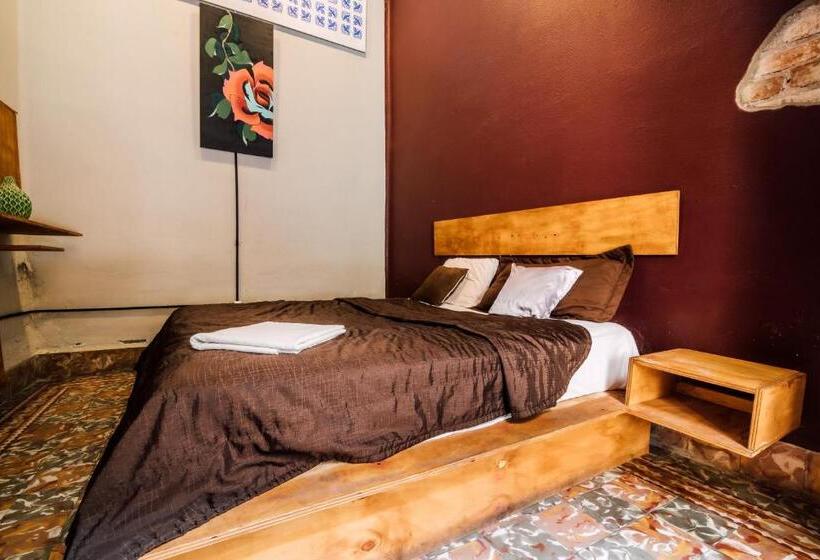 اتاق استاندارد با سرویس بهداشتی مشترک, Casa Veeyuu