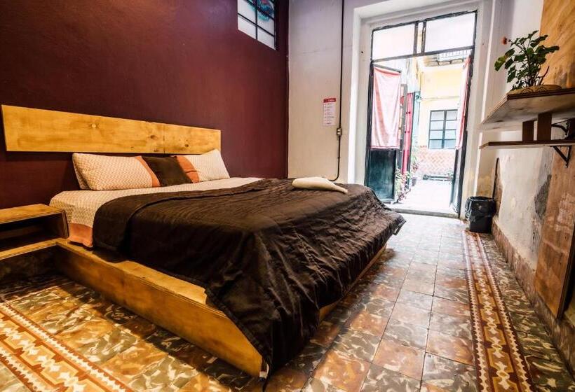 اتاق استاندارد با سرویس بهداشتی مشترک, Casa Veeyuu