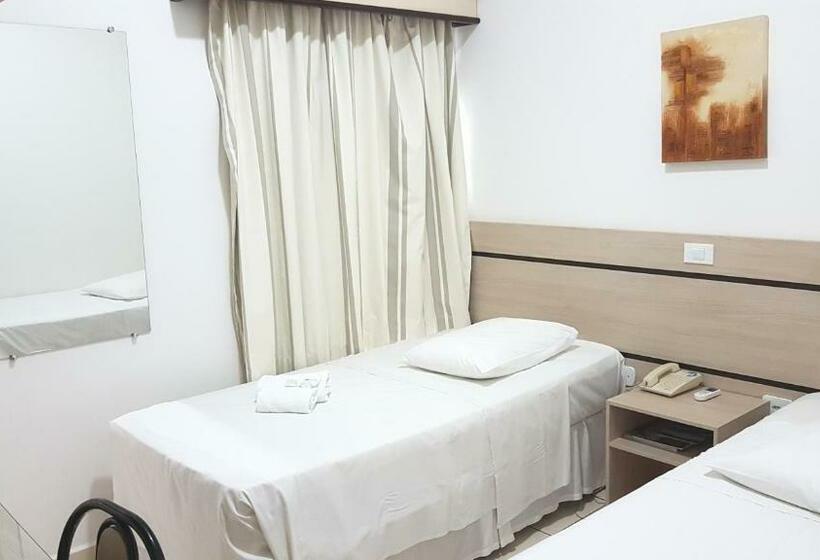 חדר סטנדרט, Ellus