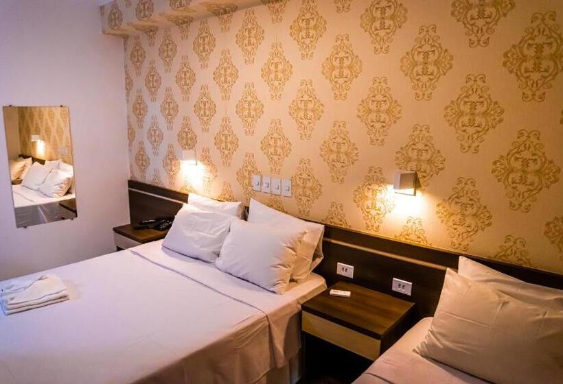 חדר סטנדרט לשלושה, Ellus