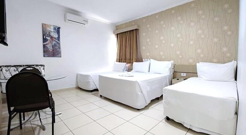 חדר דלוקס לארבעה, Ellus