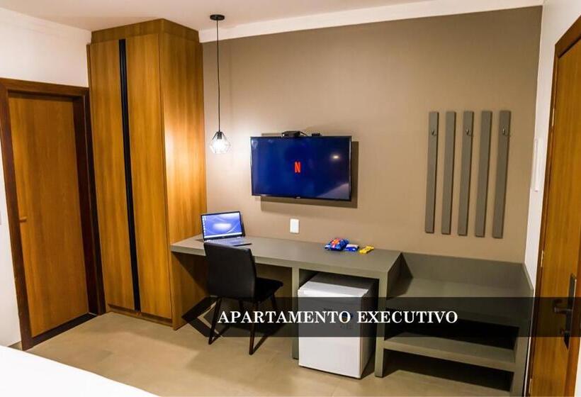 סוויטה אקזקיוטיב, Ellus