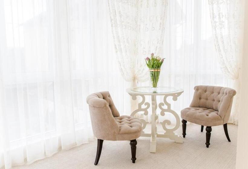 Suite with Terrace, Galant