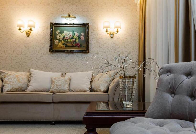 Suite with Terrace, Galant