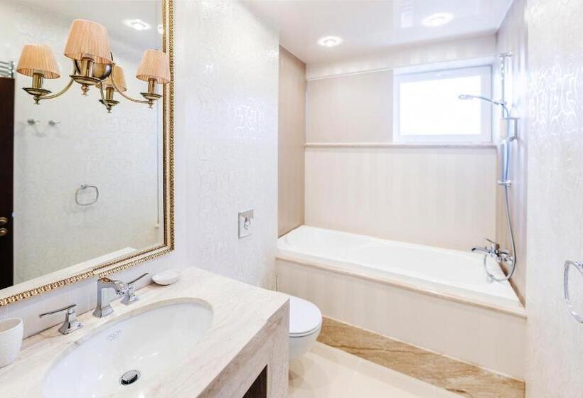 Suite with Terrace, Galant