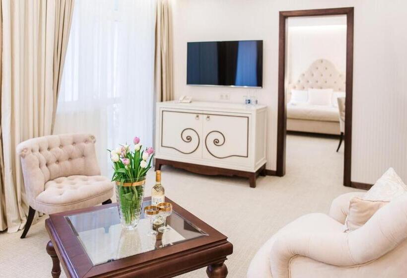 Suite with Terrace, Galant