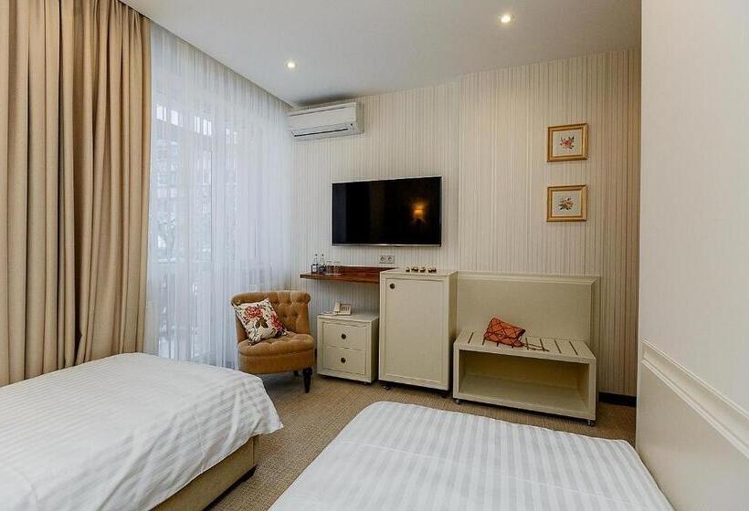 اتاق استاندارد با بالکن, Galant