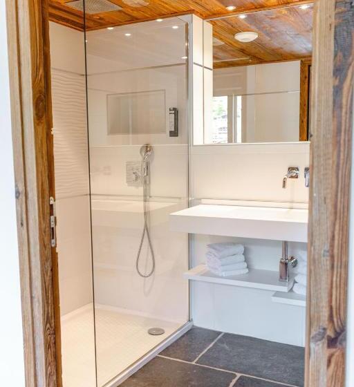 Полулюкс с Балконом, Hôtel Alpina & Spa Restaurant Oxalis