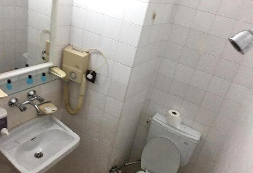 اتاق استاندارد سه تخته با بالکن, Murat