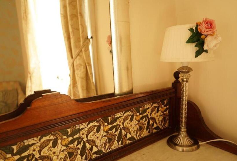 غرفة قياسية مطلّة علي البحر, Regency