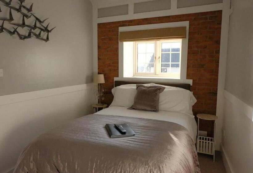 اتاق استاندارد, The Lawns