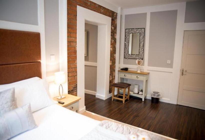 اتاق لوکس, The Lawns