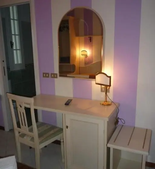 اتاق راحتی سه تخته, Villa Pina