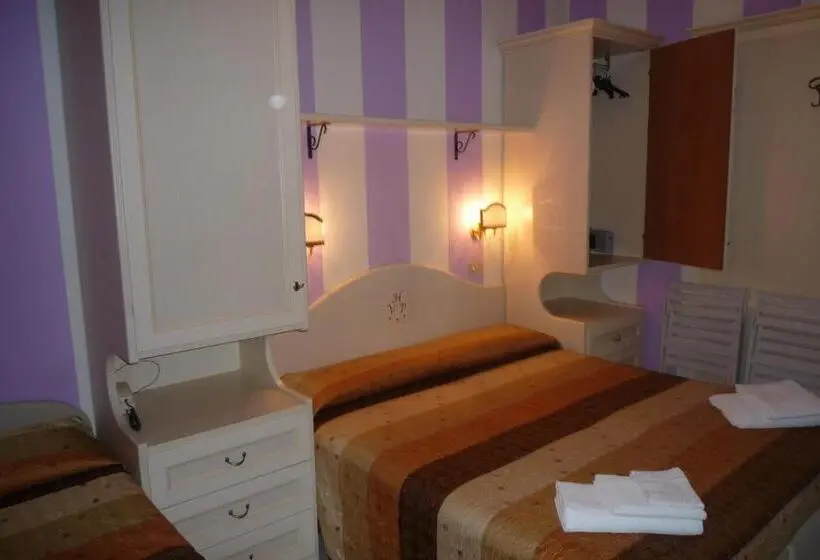 اتاق راحتی سه تخته, Villa Pina