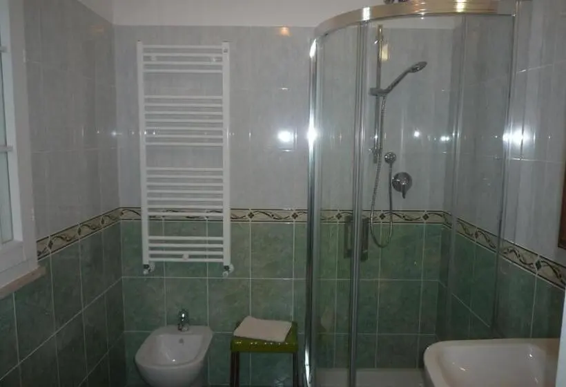 اتاق راحتی سه تخته, Villa Pina