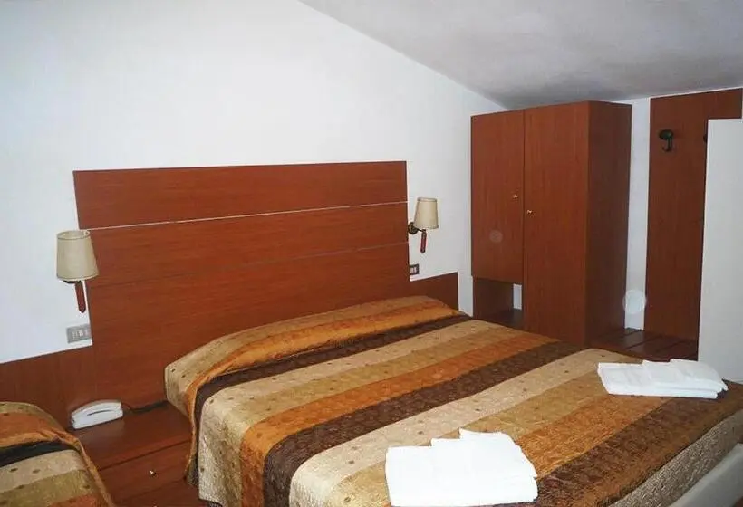 Economy Triple Room, Villa Pina