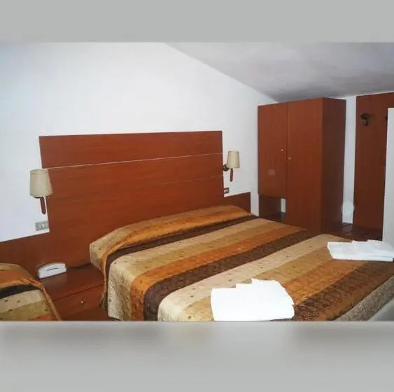 Economy Triple Room, Villa Pina