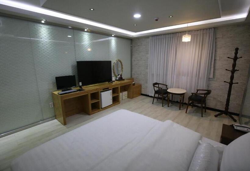 חדר דלוקס, Inca Motel