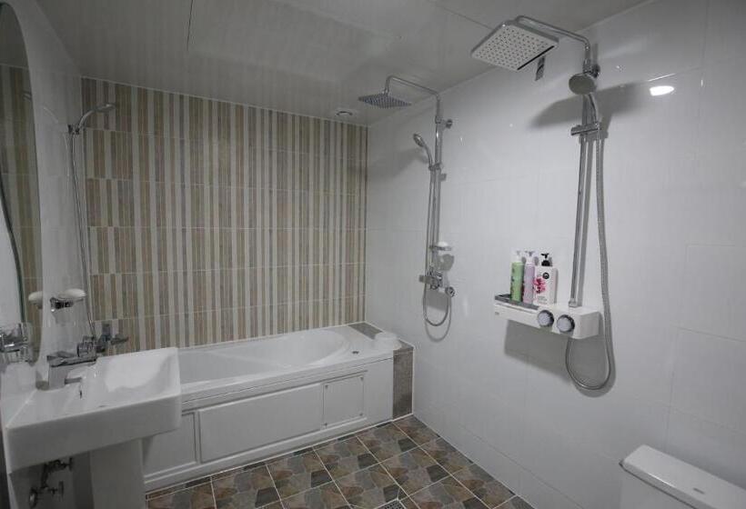 חדר דלוקס, Inca Motel