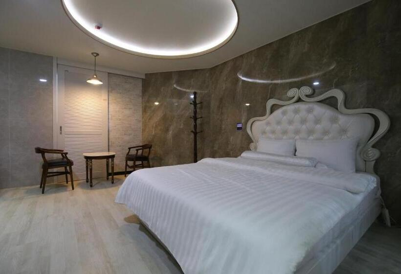 اتاق لوکس, Inca Motel