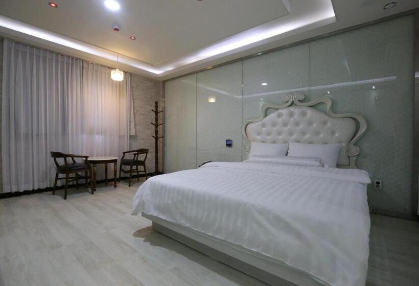 חדר דלוקס, Inca Motel