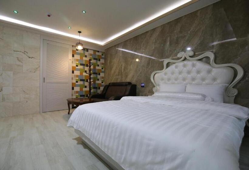 חדר דלוקס, Inca Motel