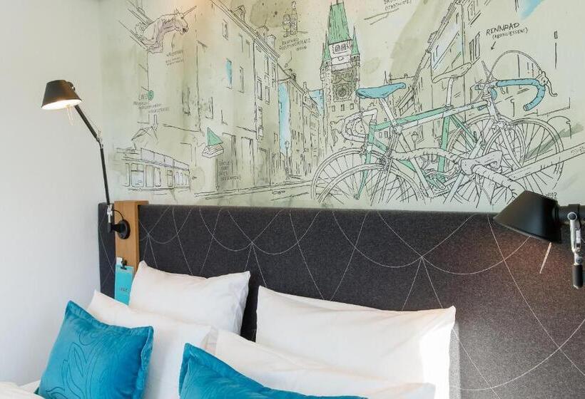 스탠다드 룸 킹사이즈 침대, Motel One Freiburg