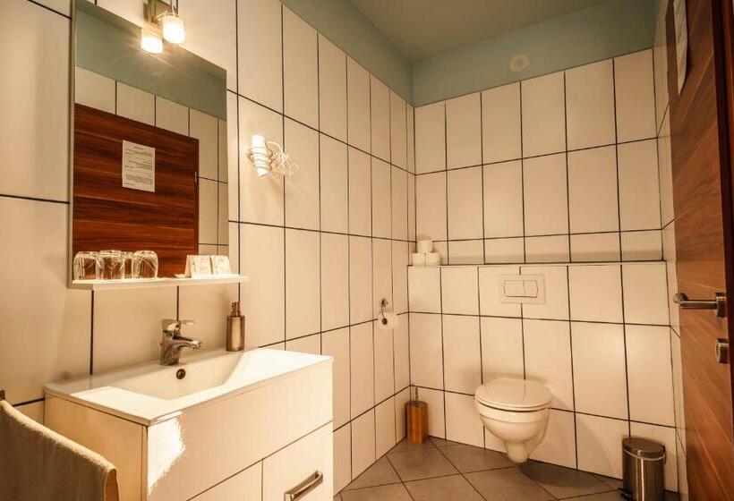 Номер Стандарт с Балконом, Garden Vendégház Makó