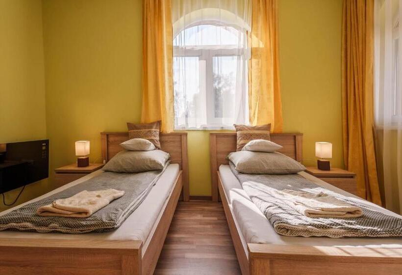 Номер Стандарт Вид на Озеро, Garden Vendégház Makó